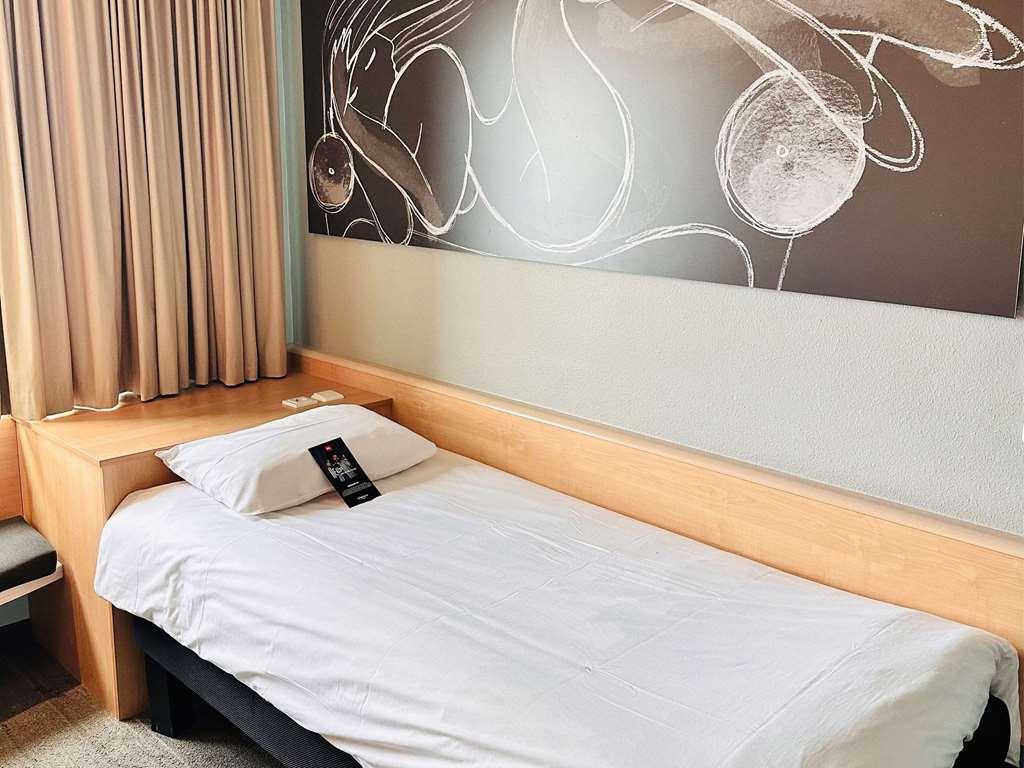 Ibis Hotel Berlin Spandau Стая снимка
